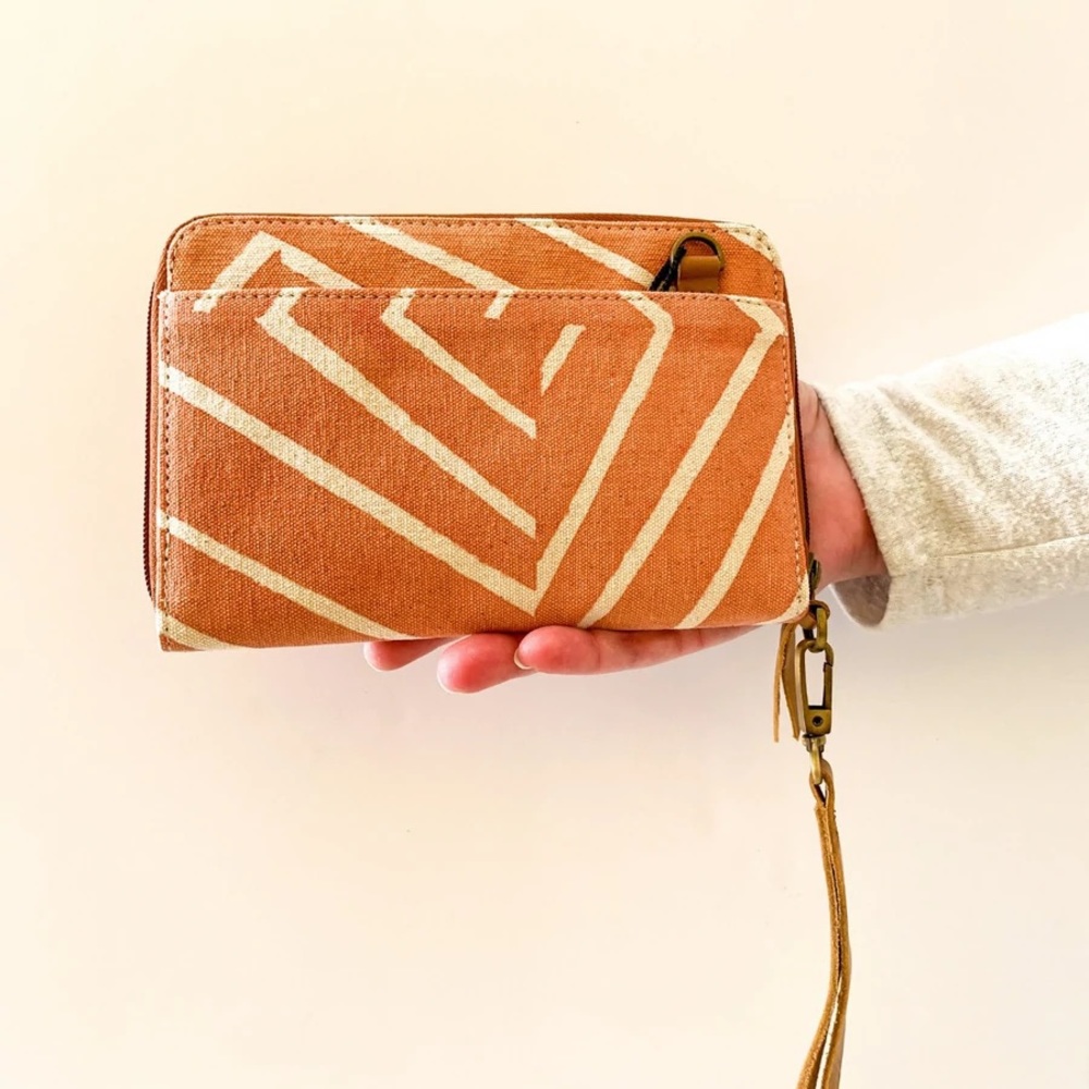 NWT Wallet - Crossbody Wallet with detachable strap. Fabric and leather.